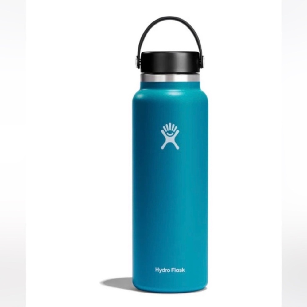 Brand new 18 oz Standard Mouth: 18 oz Water Bottle
Hydro Flask PACIFIC